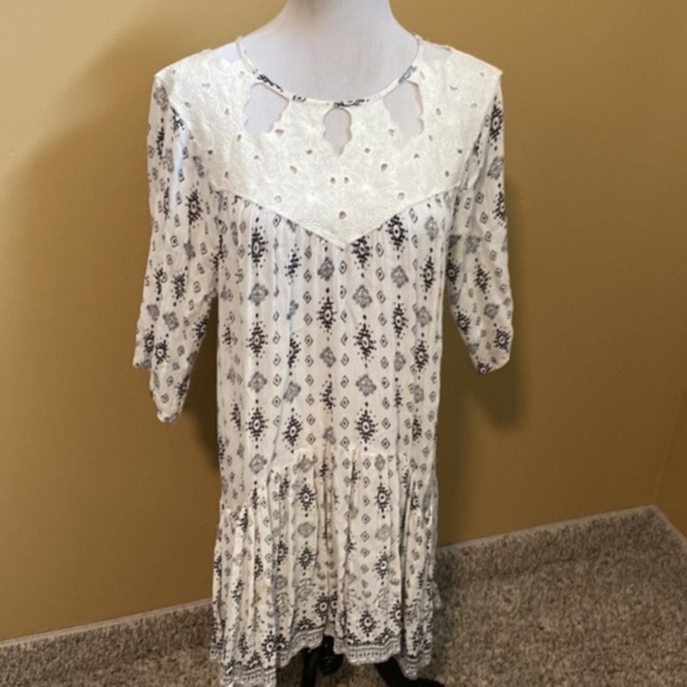 😊 En Creme Swing Dress